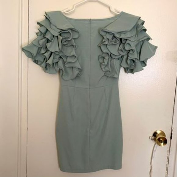 Pretty Little Thing Sage Green Frill Sleeve V-Neck Bodycon Dress - Picture 2 of 3